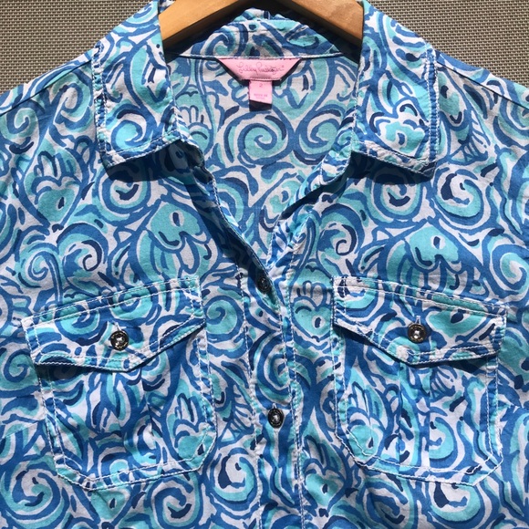 Lilly Pulitzer Chasing Tail Fish Shirt - Picture 8 of 10